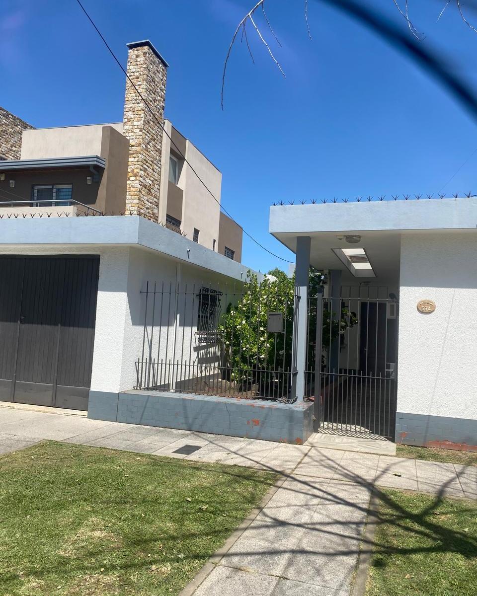 Oportunidad! Venta Casa 4 Ambientes, Excelente Ubicacion en Quilmes Oeste 5