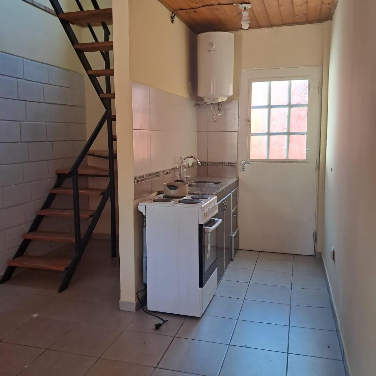 Alquiler Departamento Tipo Duplex con Cochera, Sarmiento Casi Saavedra, Quilmes. 3