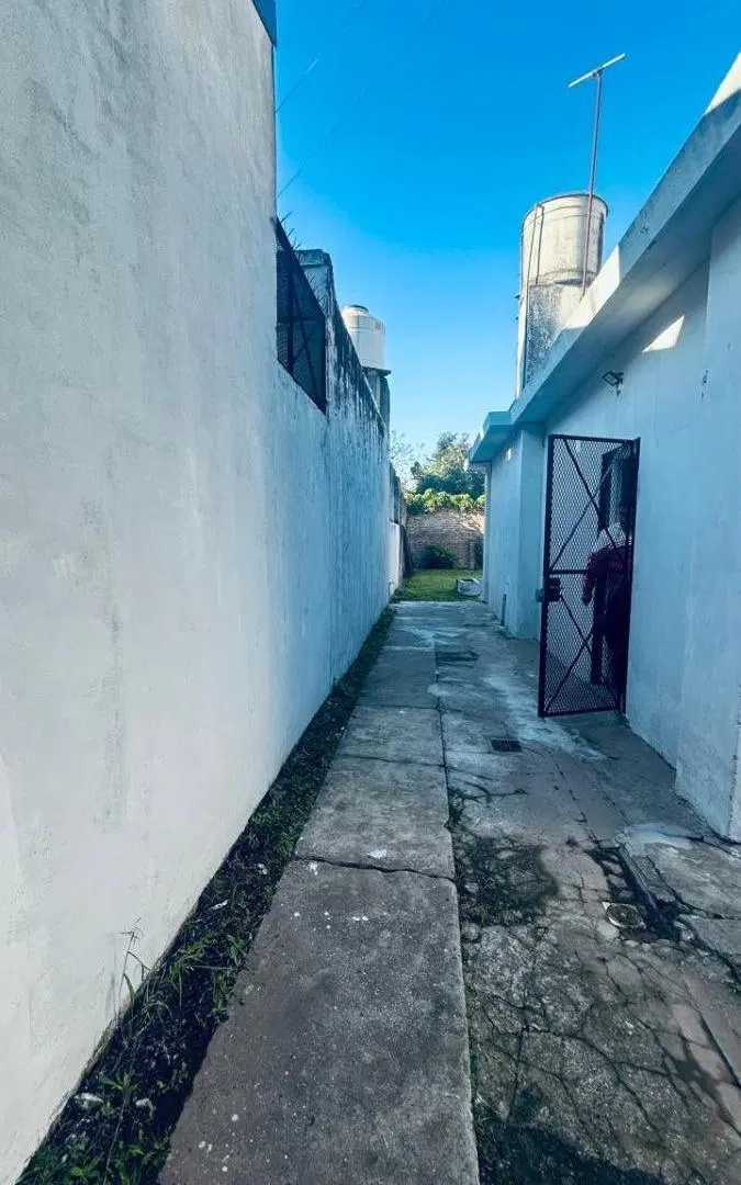 Alquiler casa muy amplia de 240m2 con 2 habitaciones en Quilmes Oeste 5