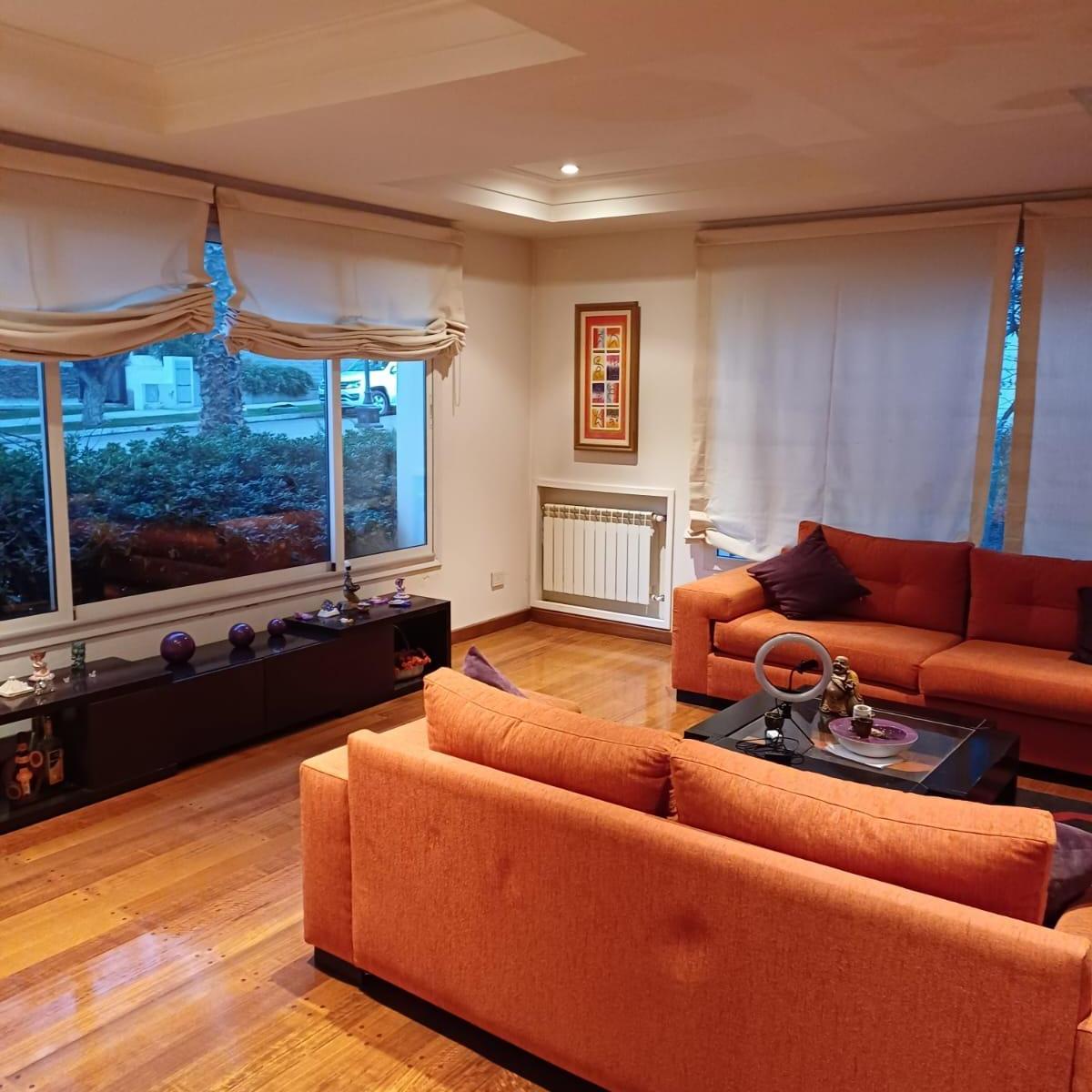 Foto de Hermosa y amplia Casa en Barrio Dalvian, imagen 2