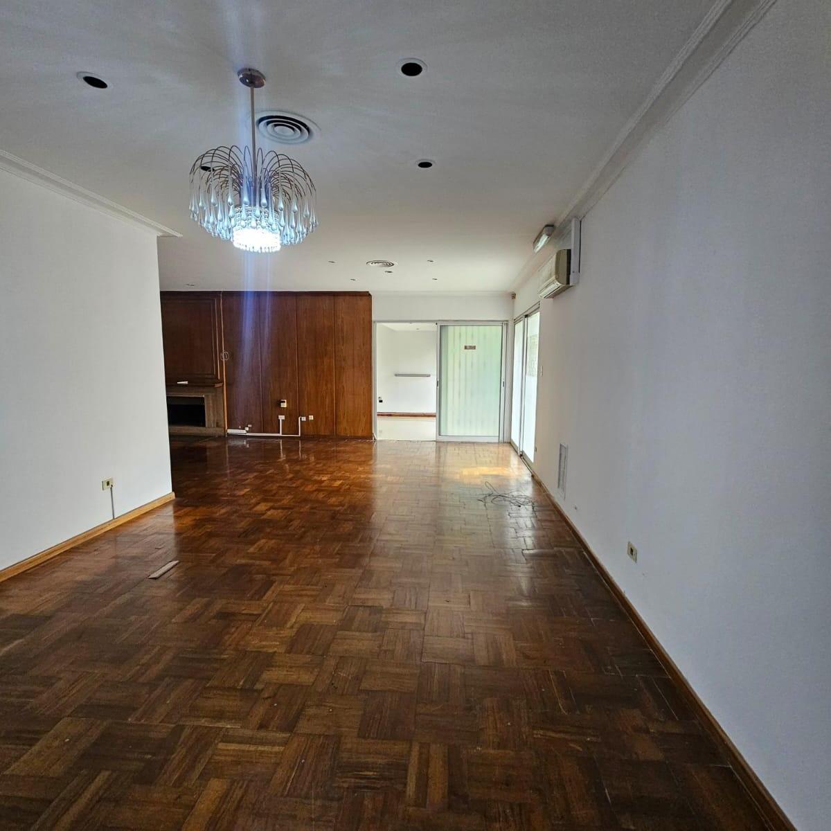 Enorme Casa en Barrio Bombal 2
