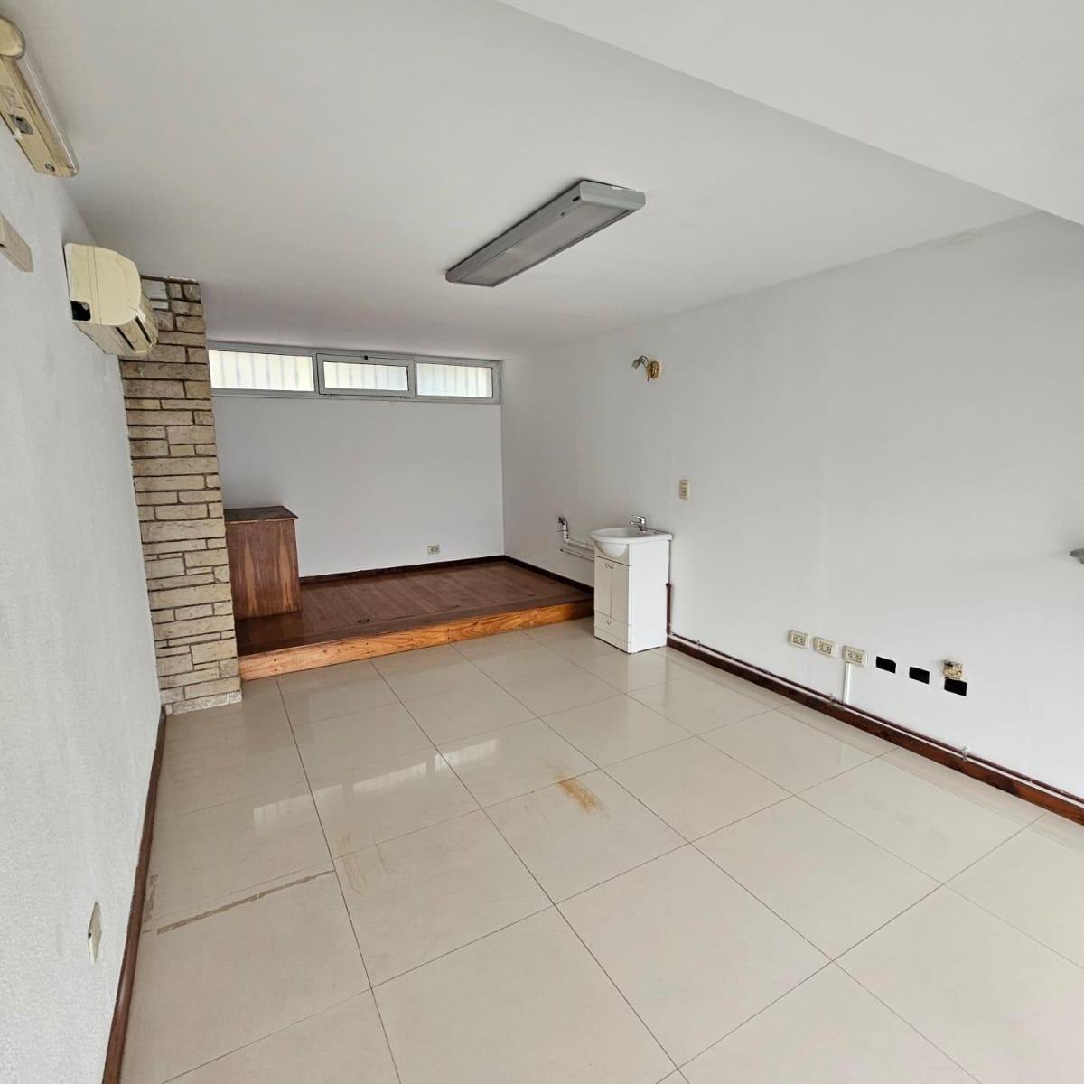 Enorme Casa en Barrio Bombal 1