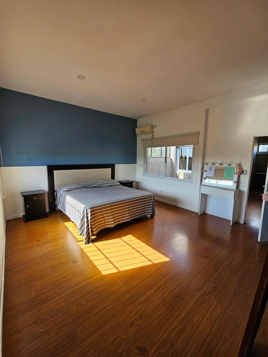 Hermosa Casa en Barrio Andesmar 5