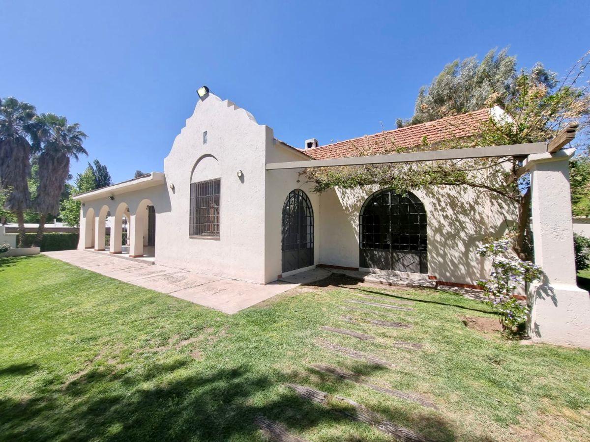 Casa de Categoria en Barrio HUERTO DEL SOL. (Posibilidad amoblada)