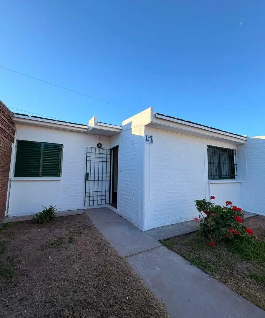 Casa en Alquiler 3 Dormitorios con Cochera | Barrio Cementista 1