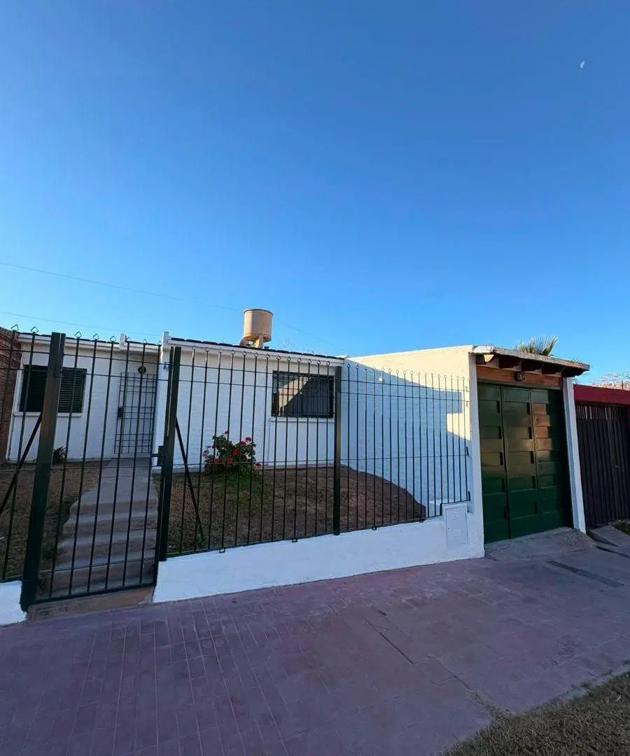 Casa en Alquiler 3 Dormitorios con Cochera | Barrio Cementista 3
