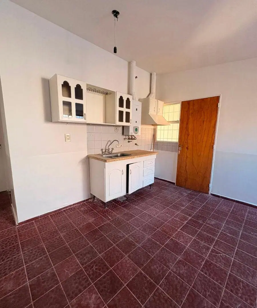 Casa en Alquiler 3 Dormitorios con Cochera | Barrio Cementista 5