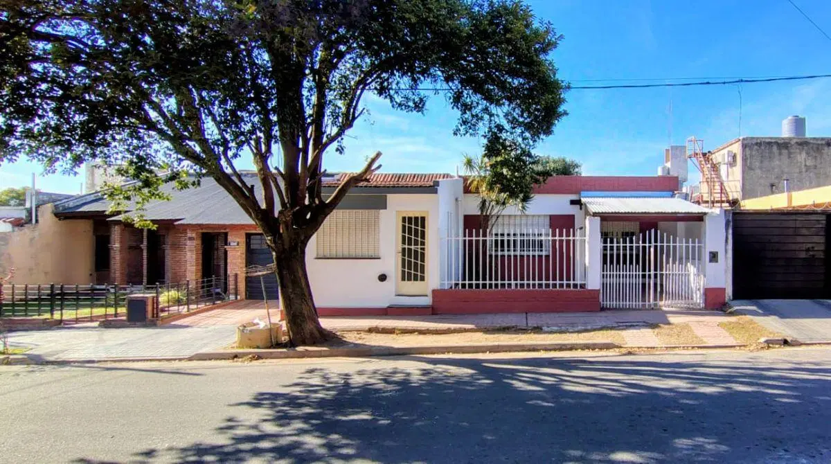 Casa en alquiler, 3 dormitorios Alto Alberdi 8