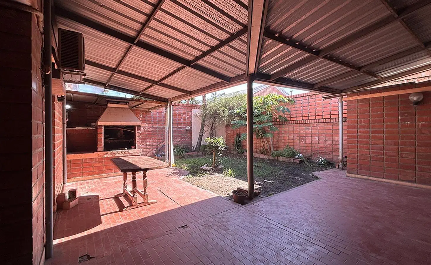 Alquiler | Casa de 4 dormitorios | Bo. Jorge Newbery 4