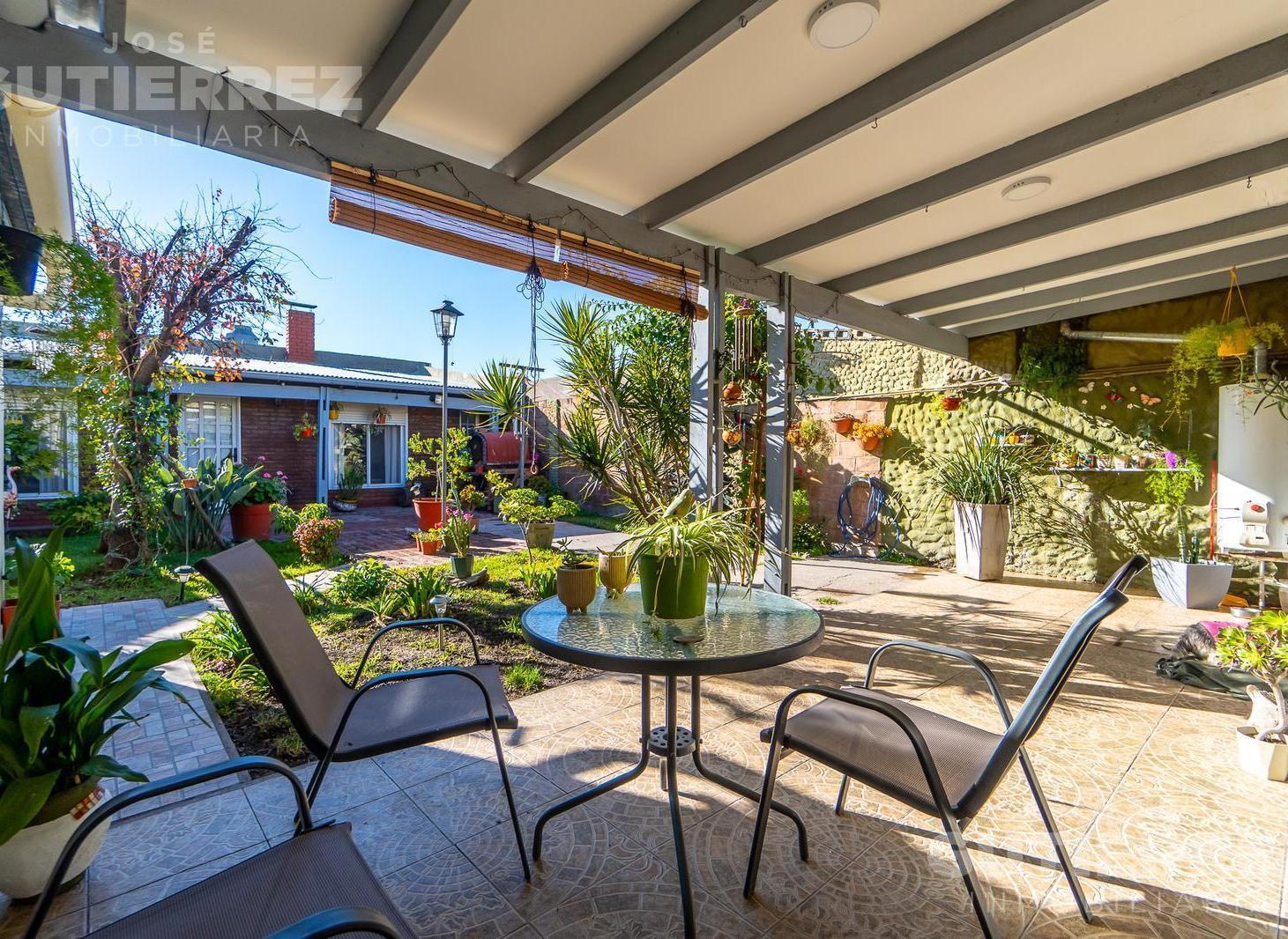 Casa en venta barrio Villa Rosas excelente estado