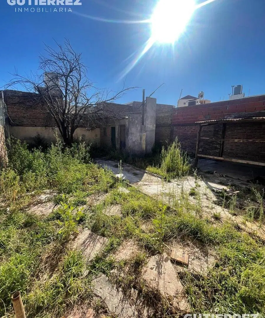 Casa en a refaccionar/demoler importante lote 7