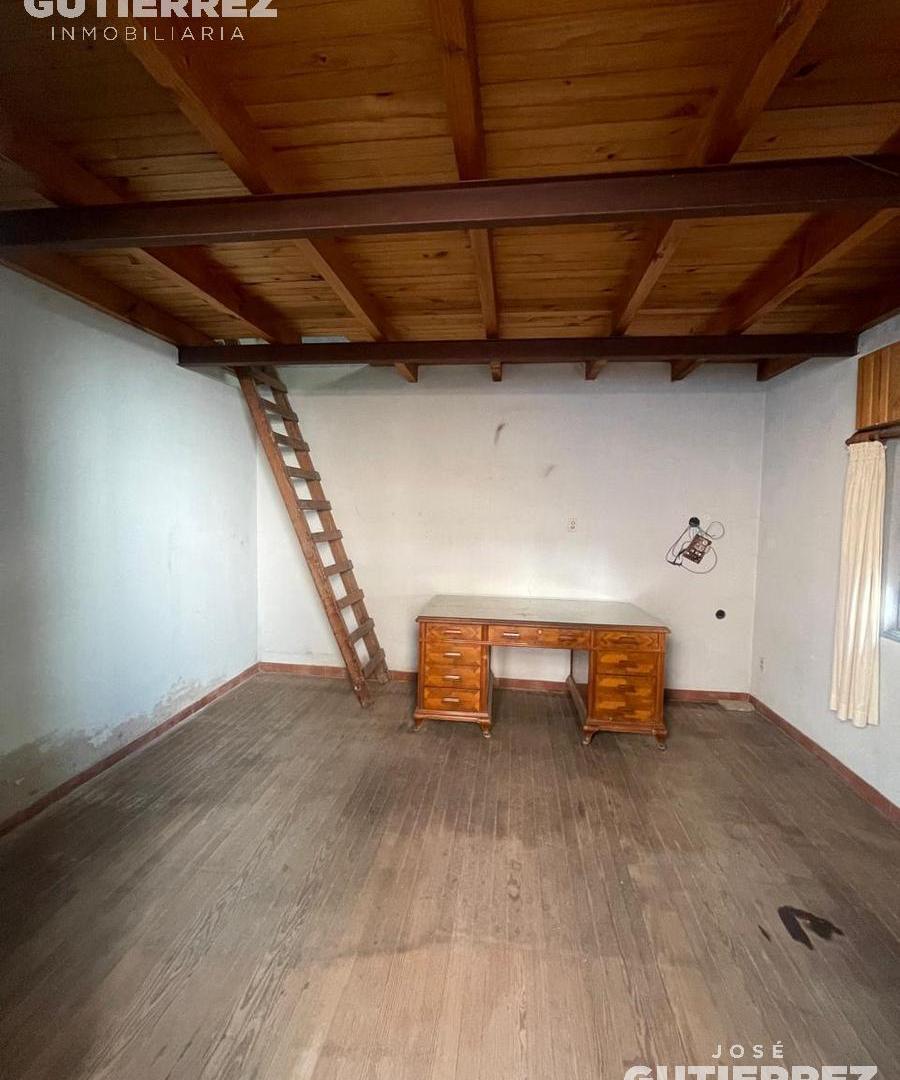 Casa en a refaccionar/demoler importante lote