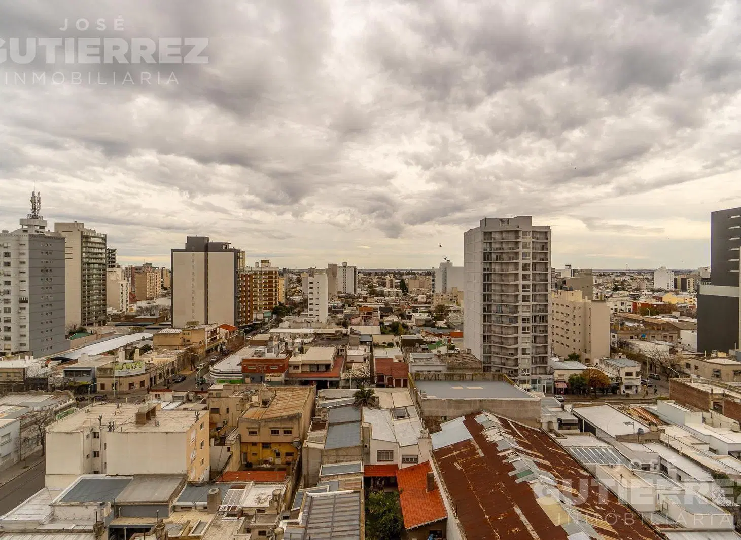 Departamento 3 dormitorios con balcón en venta 2