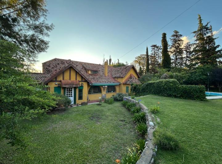 Hermoso Chalet ingles a la venta! en La Cumbre! 1
