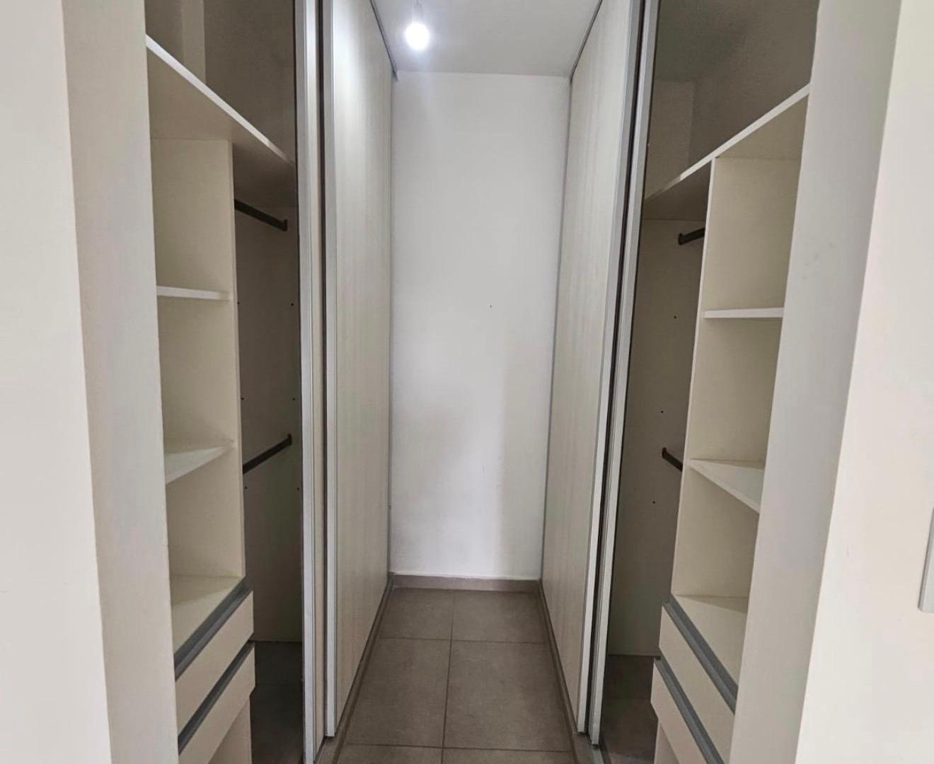 Foto de DEPARTAMENTO 2 DORMITORIOS CON COCHERA | BALCÓN GRANDE | PRIMERA CALIDAD, imagen 3