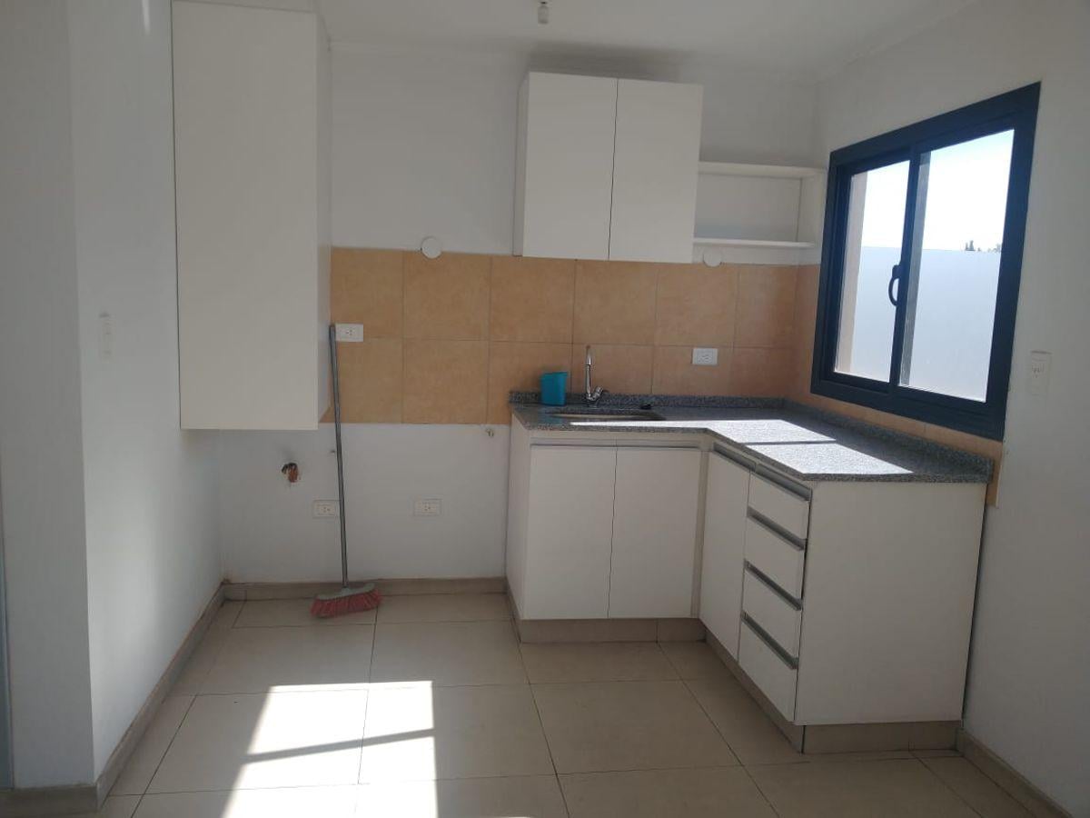 Foto de ALQUILO HERMOSO DUPLEX DE TRES DOMITORIOS C/COCHERA EN HOUSING, imagen 5