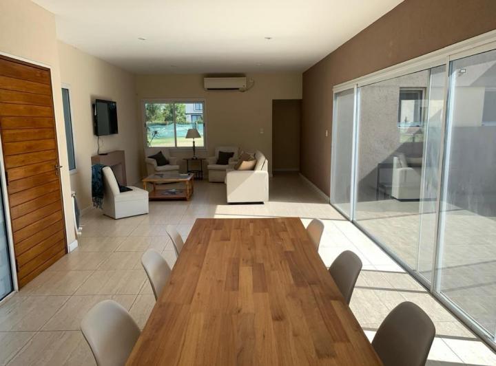 Casa en El Cantón Golf, 3 dorm, pileta, galería con parrilla. Totalmente equipada. Alquiler OCT-NOV. 3