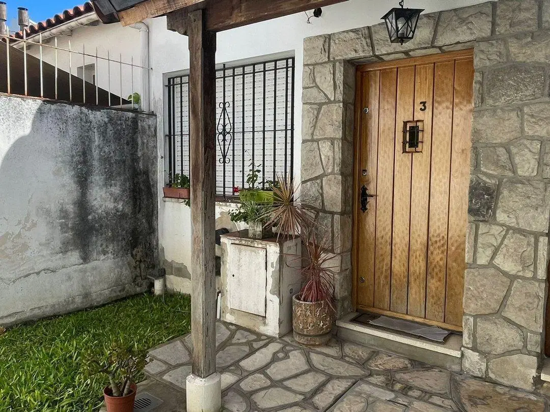 VENTA DE EXCLUSIVO PH en Barrio River  con posible extension 2