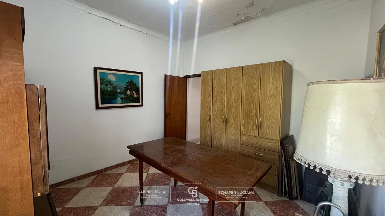 VENTA  de casa en oportunidad para desarrollos - Santa Rosa Castelar  zona comercial 8