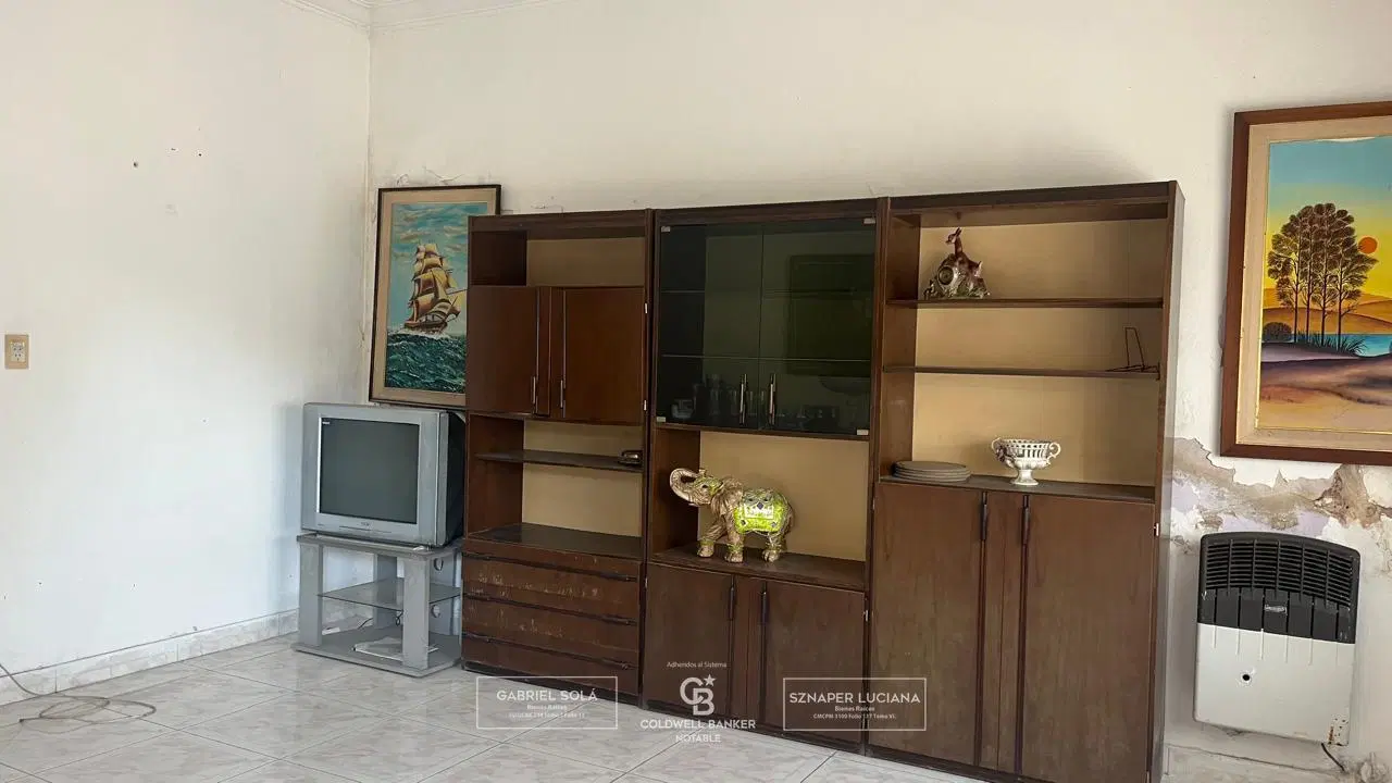 VENTA  de casa en oportunidad para desarrollos - Santa Rosa Castelar  zona comercial 5