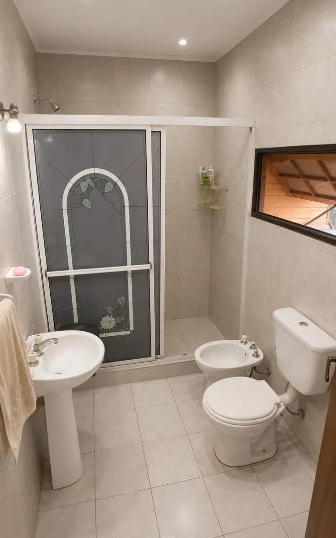 VENTA | Oportunidad en Caseros | Casa con Garage y Gran Superficie 5