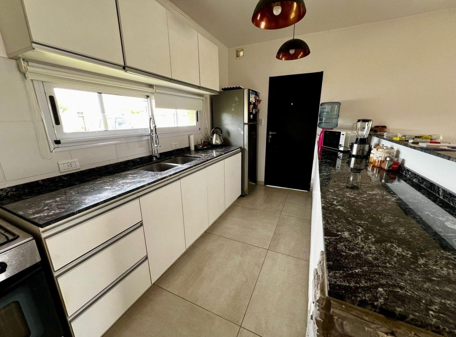 Foto de Casa venta 5 Amb Pilar Del Este S.Ramon Jardín, Quincho,Pileta, imagen 4
