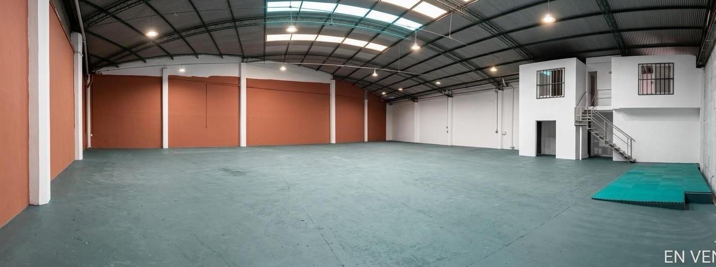 Foto de VENTA de Depósito 600m2 en Esquina Estratégica, excelente Acceso, imagen 1