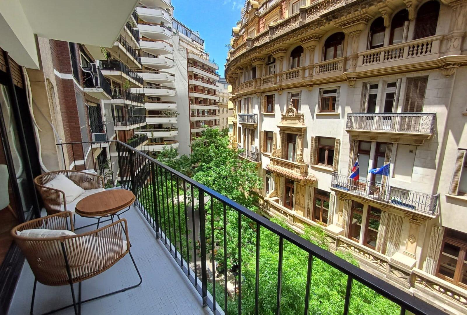Hermoso y céntrico, Departamento en Retiro Arroyo, la calle mas linda de la ciudad