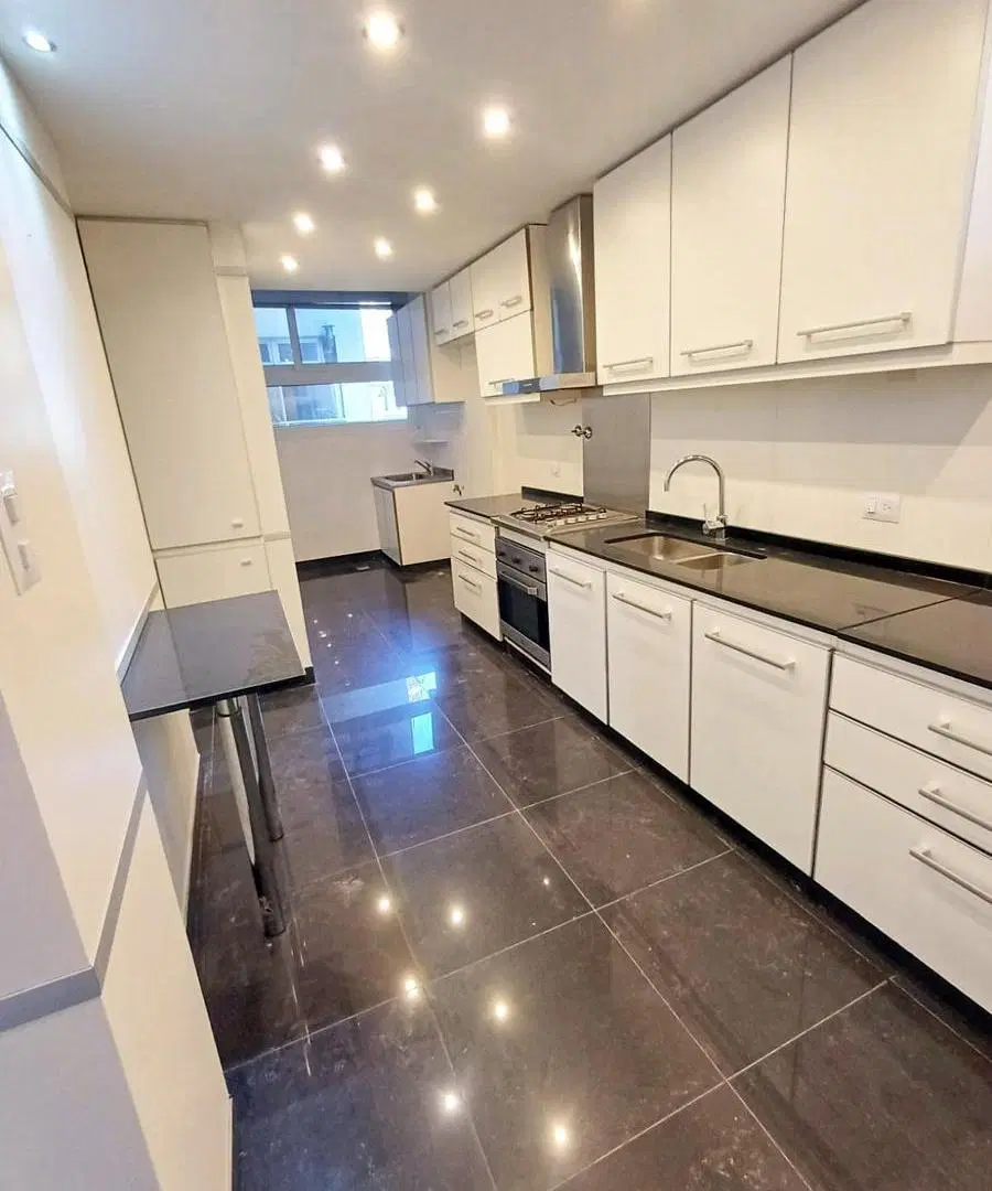 Excelente departamento 4 ambientes c/dependencia 8