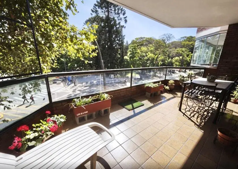 Excelente Departamento 4 dormitorios en Palermo, cochera, baulera, 5 amb vista al jardín Botánico 2