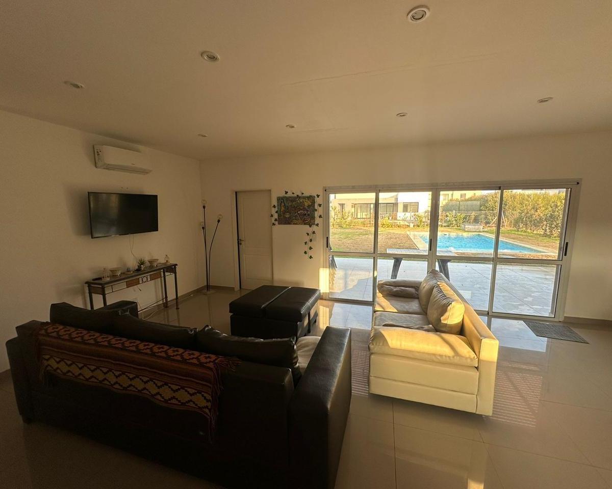 CASA DE 4 AMBIENTES CON PILETA EN SANTA INES!!! SE ALQUILA AMOBLADA!!!