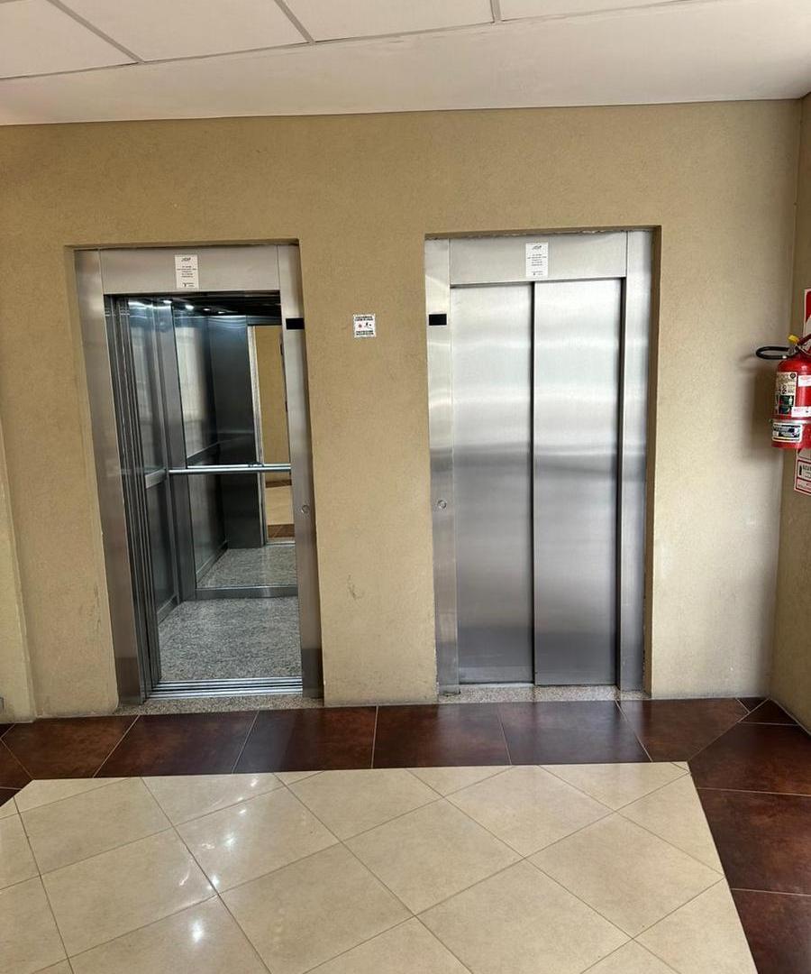 Foto de OFICINA EN AMANECERES OFFICE CON BAÑO, KITCHENETTE Y AIRE CENTRAL!!!, imagen 5