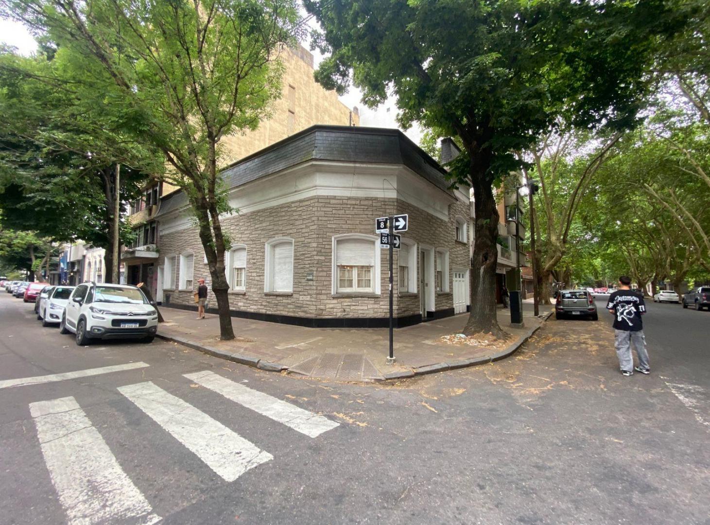 Casa en 56 esquina 8 n 649