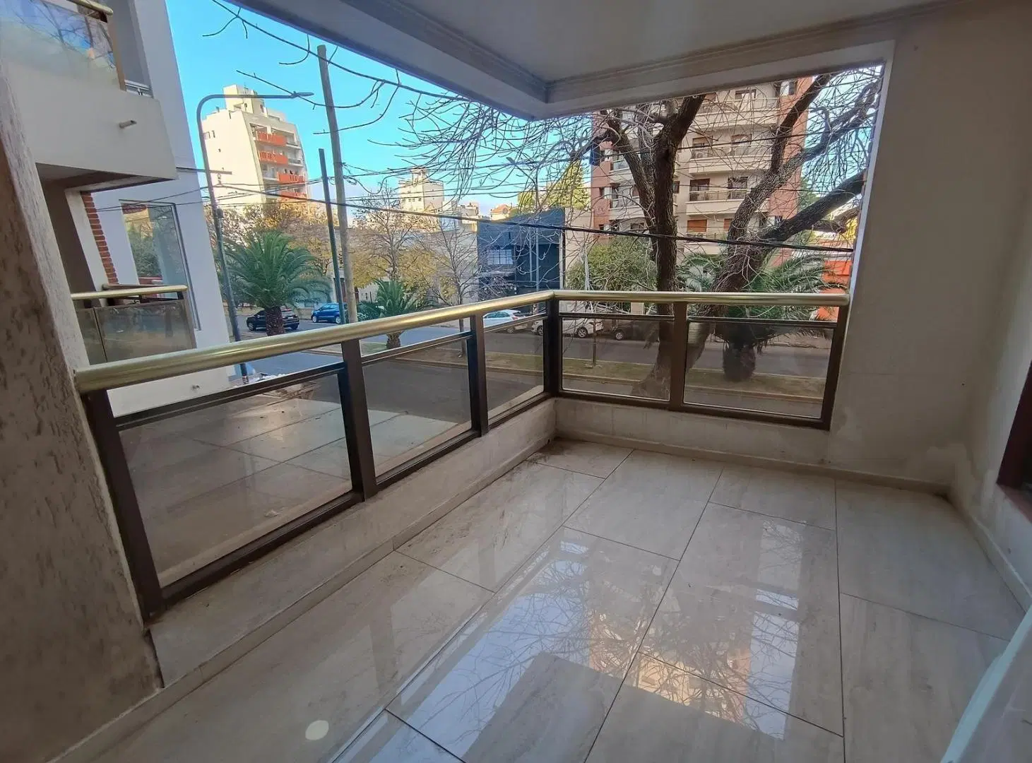 Departamento de 2 dormitorios con cochera en venta 3