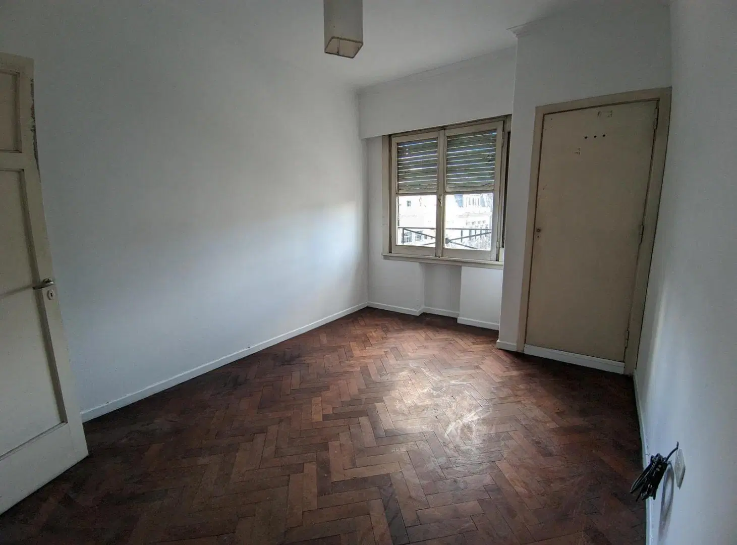 Departamento de 2 dormitorios con balcón al frente | 46 entre 7 y 8 5