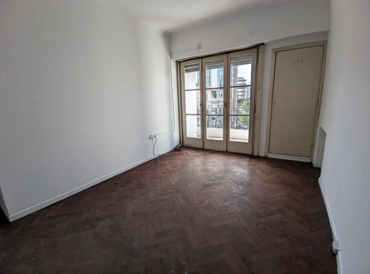 Departamento de 2 dormitorios con balcón al frente | 46 entre 7 y 8 4