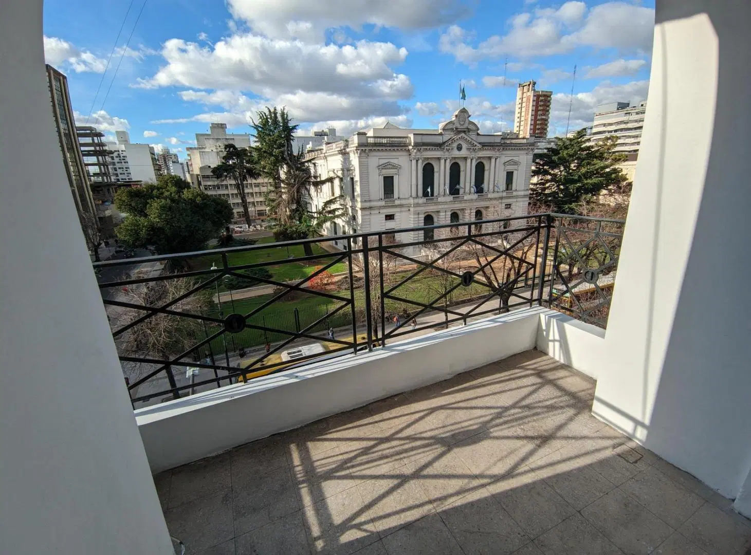 Departamento de 2 dormitorios con balcón al frente | 46 entre 7 y 8 3