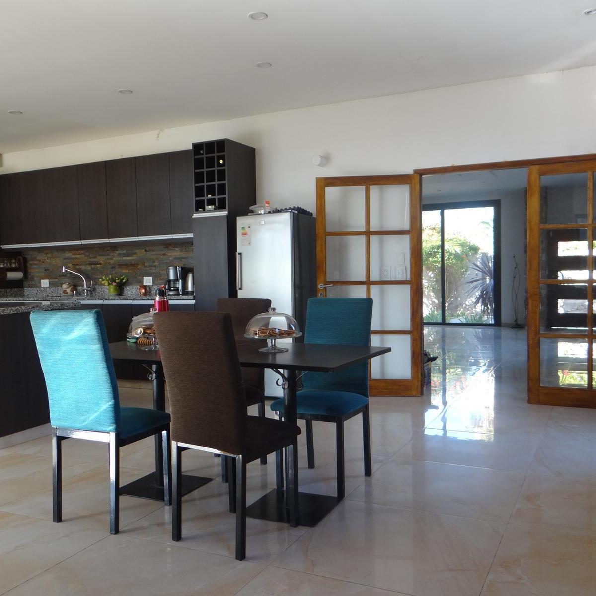 Casa de Dos Plantas en Venta! Barrio Privado 1