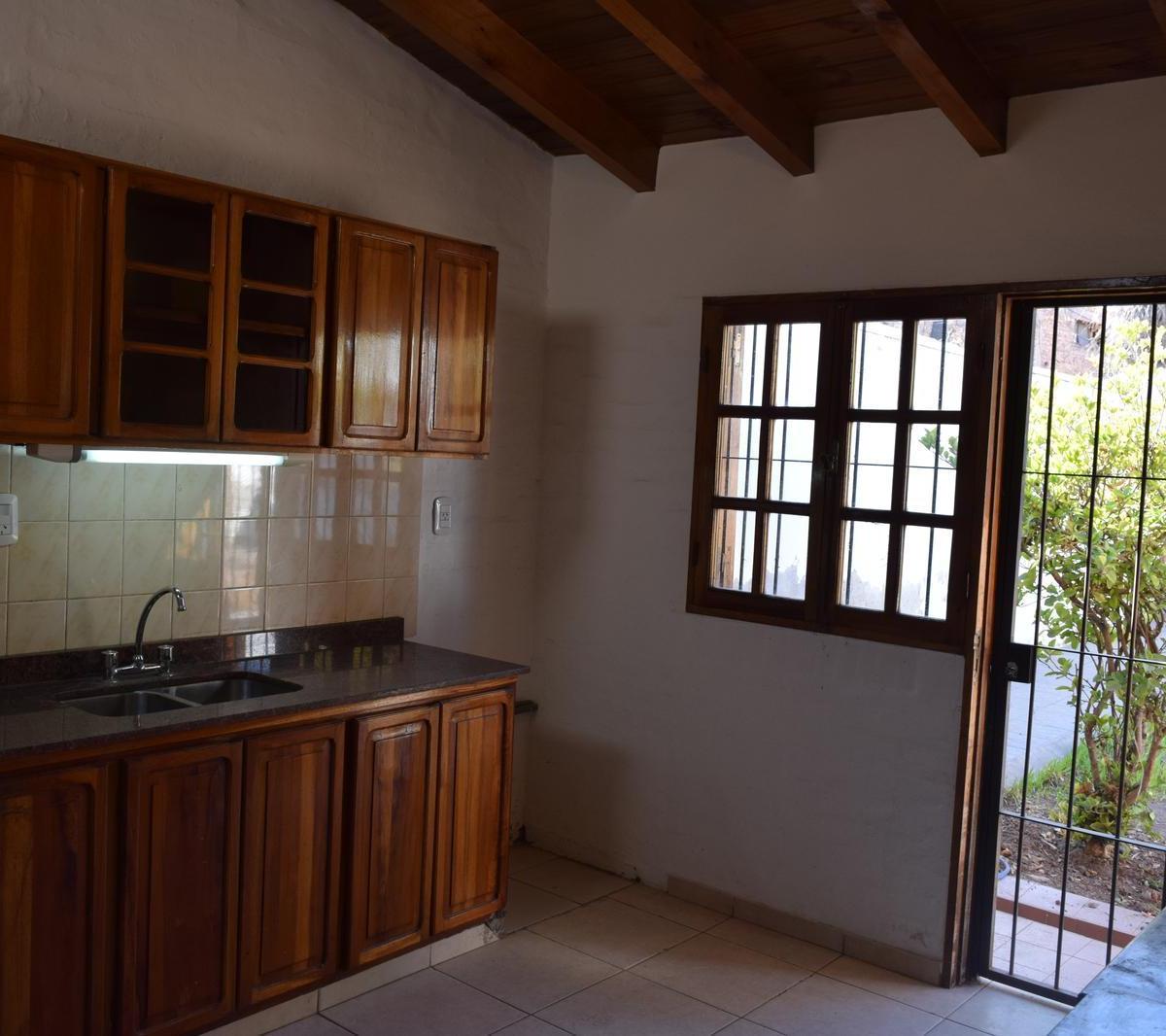 Casa de Dos Plantas en Venta! Muy Amplia y Luminosa 3