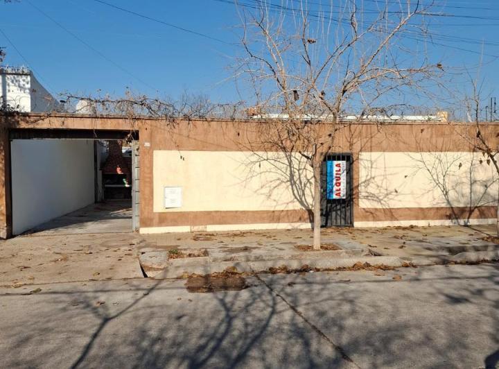 inmobiliaria Porcel alquila casa en Juan Cruz Vera al 685 de la 4ta seccion 1