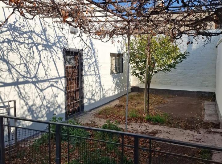 inmobiliaria Porcel alquila casa en Juan Cruz Vera al 685 de la 4ta seccion 2