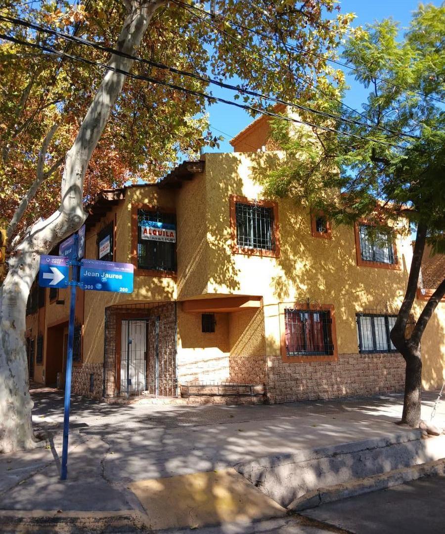 Departamento en Alquiler en Calle Belgrano - Godoy Cruz. A metros de Universidad Champagnat