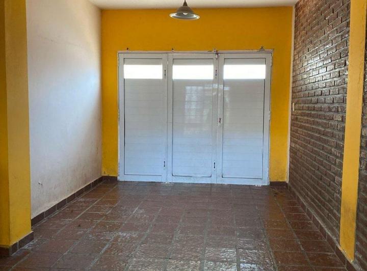 SE VENDE CASA MÁS DPTO EN CENTRO SUR DE V.MARÍA 4