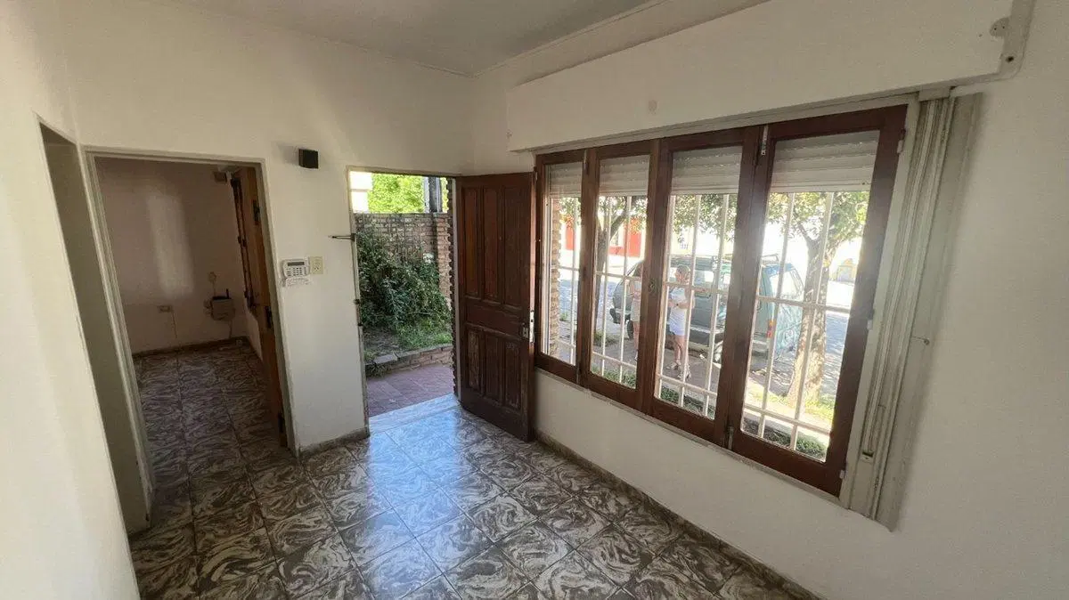 CASA EN VENTA 4 DORM.+ DTO. B° RIVADAVIA V. MARIA 4