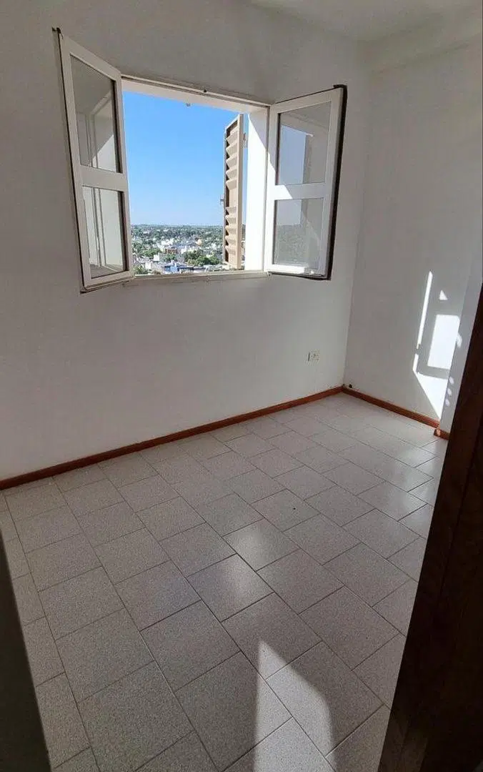 EN VENTA DPTO AMPLIO 3 DORM. ZONA COSTANERA 5