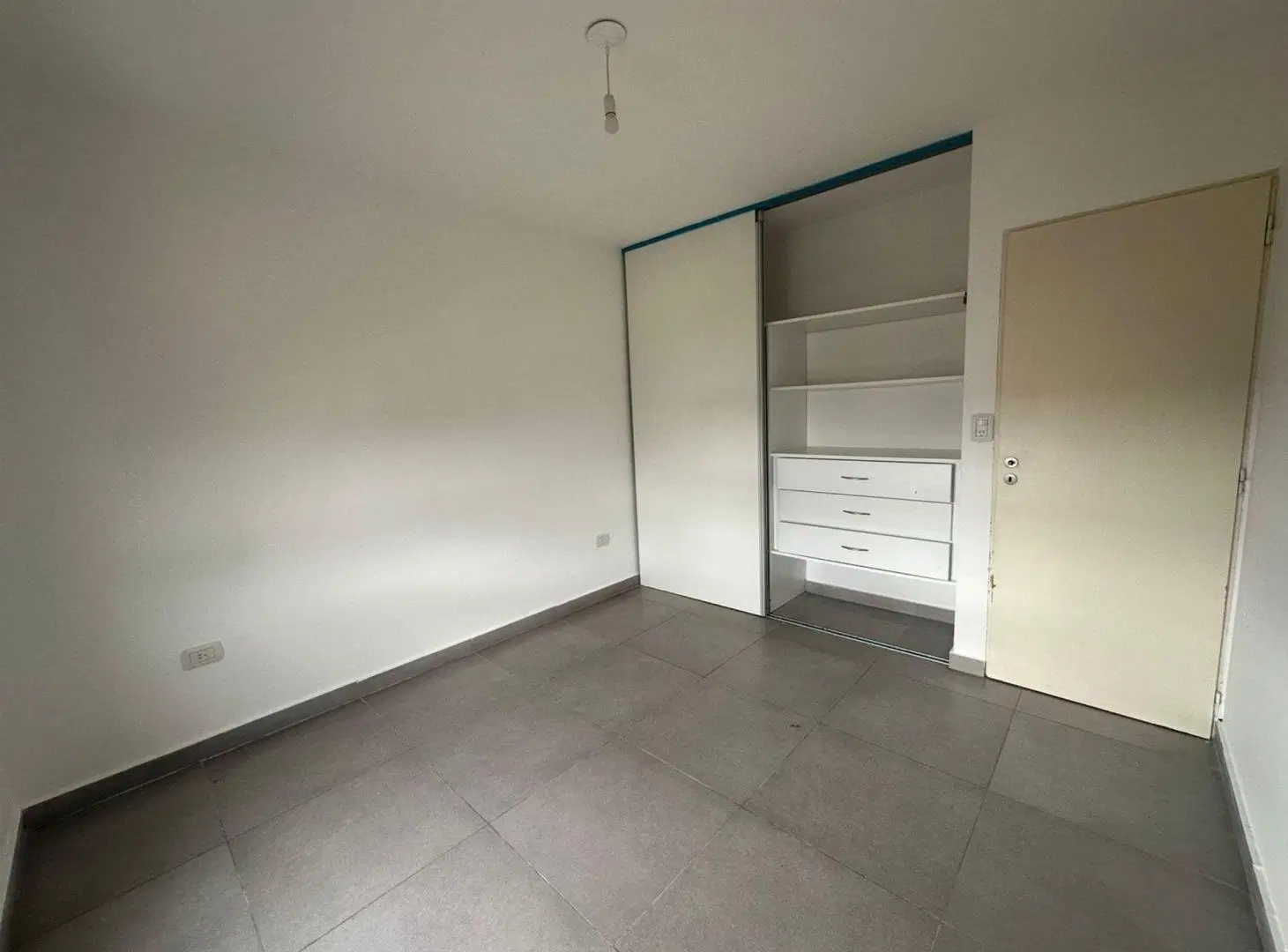 VENTA DPTO 2 DORM C/COCHERA B° LAMADRID V. MARÍA 4
