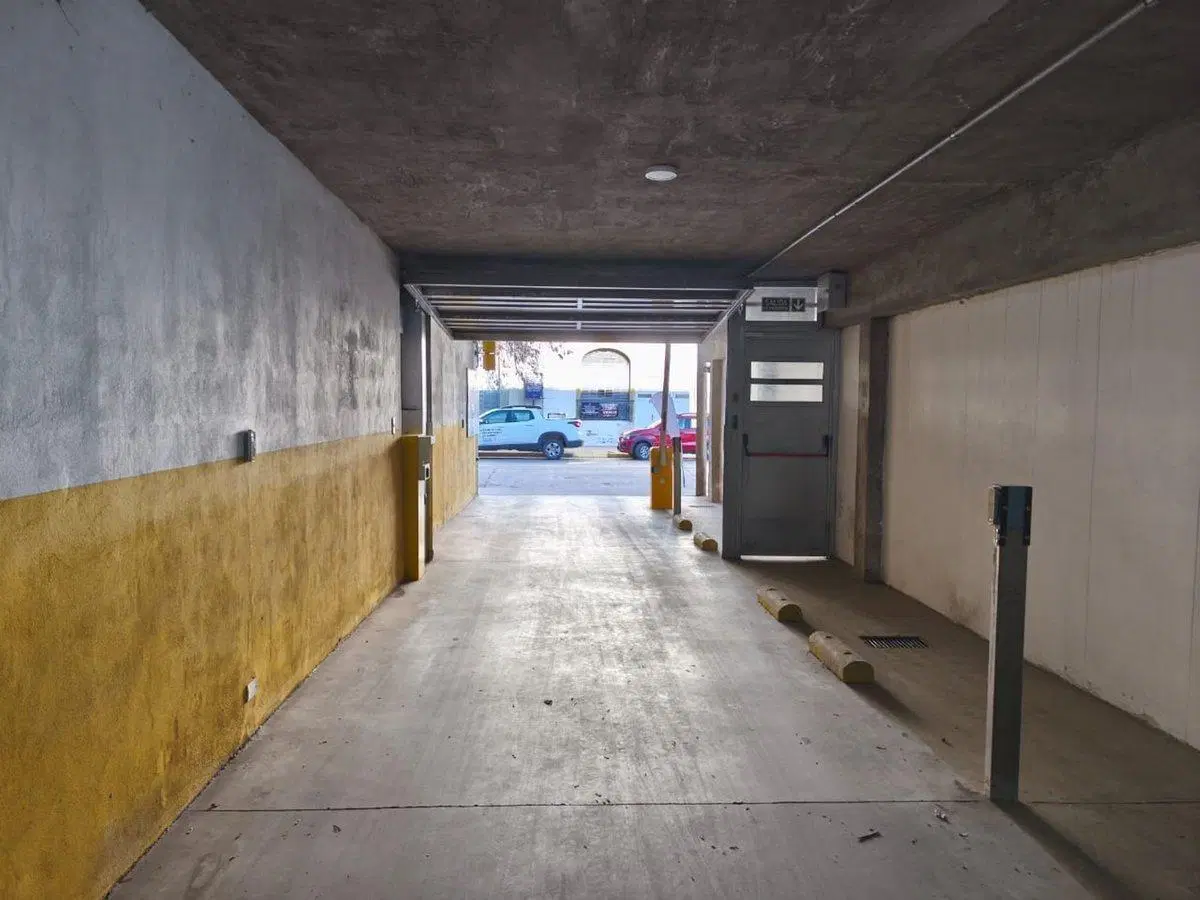 SE VENDE COCHERA EN EL CENTRO SUR DE VILLA MARIA 3