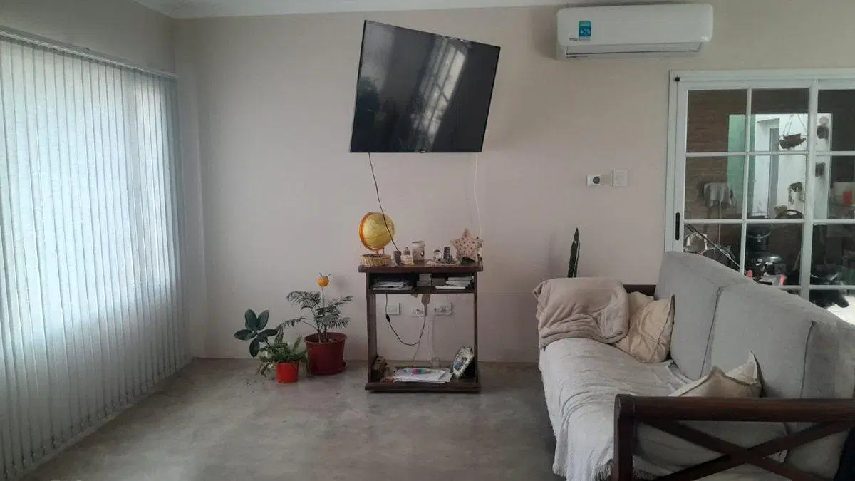 CASA EN VENTA CON PILETA VILLA MARÍA-APTA CREDITO 5