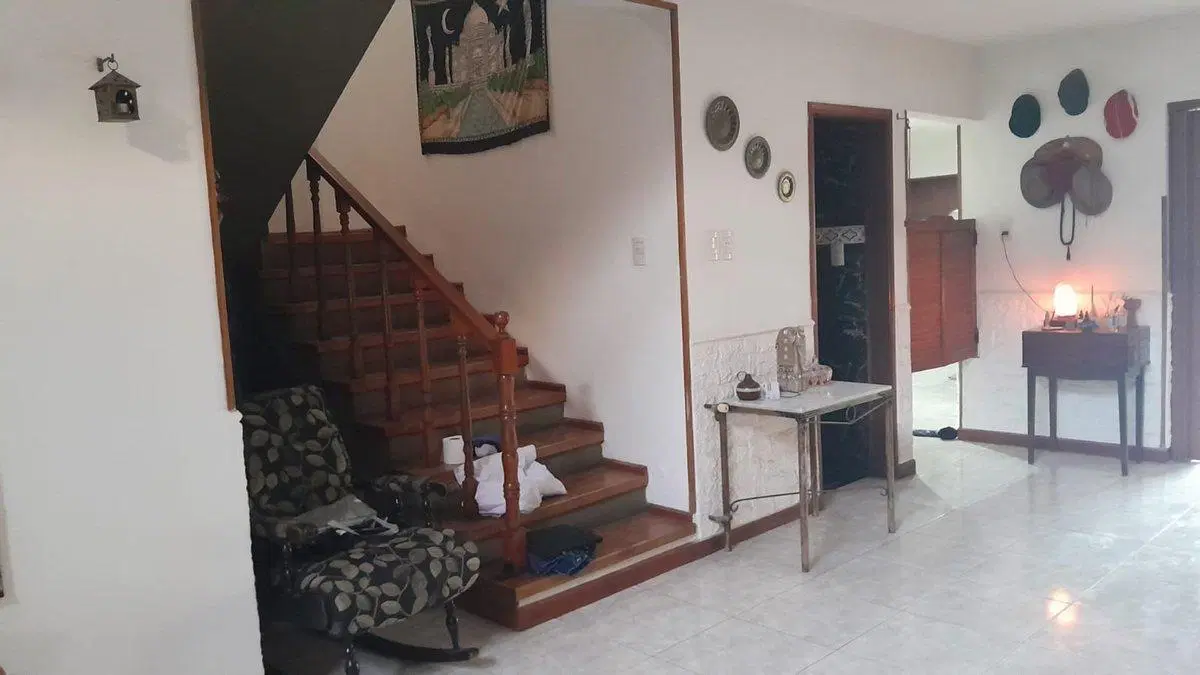EN VENTA CASA 4 DOR. B°PALERMO COSTANERA C/PILETA 4