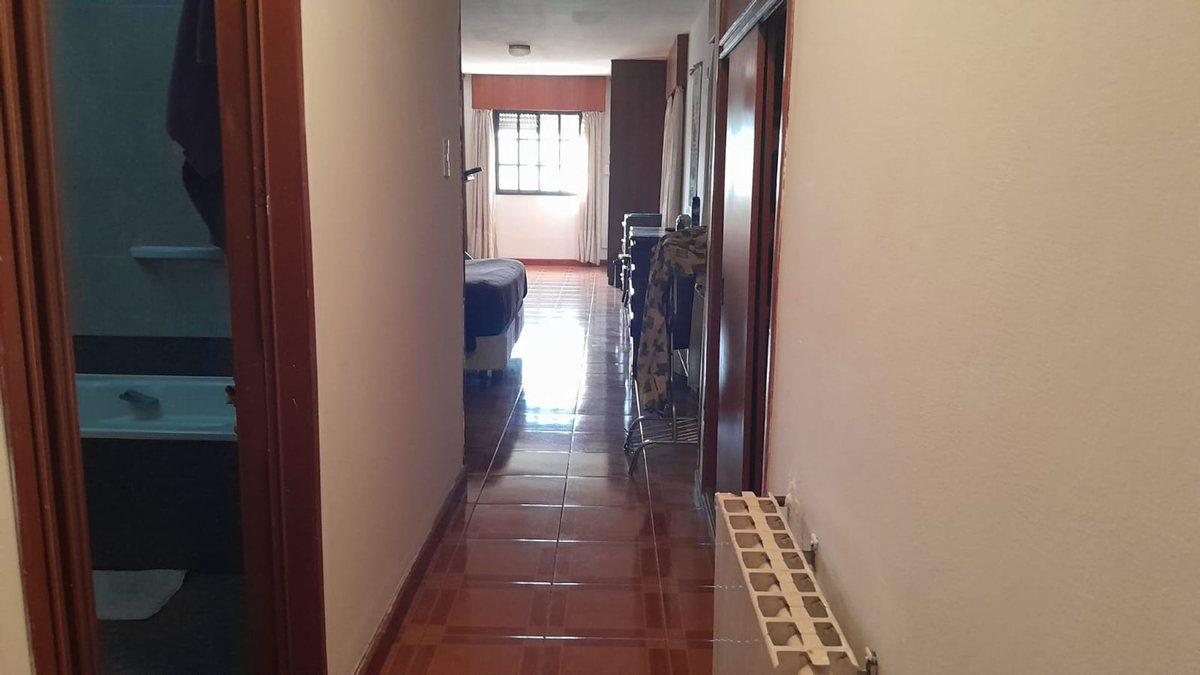 Foto de EN VENTA CASA 4 DOR. B°PALERMO COSTANERA C/PILETA, imagen 3